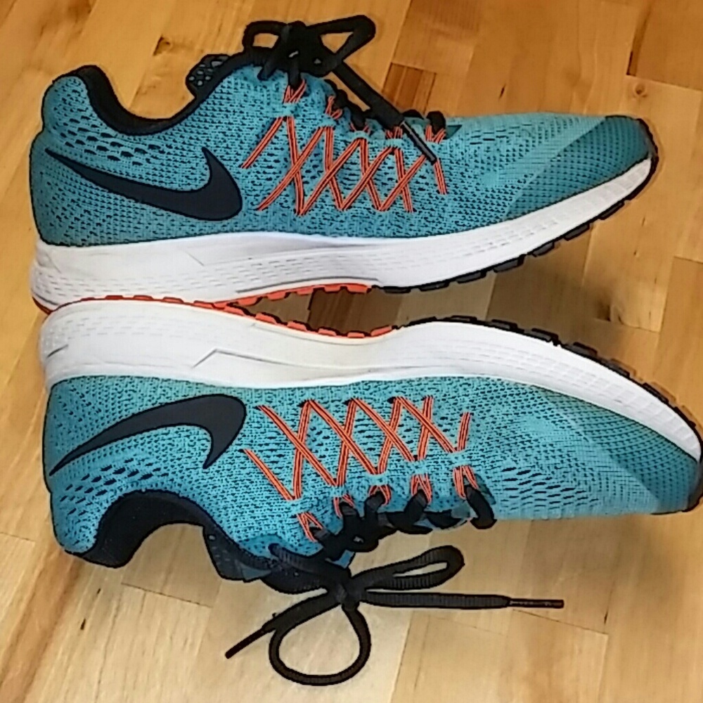 Nike - Picture 3 of 4